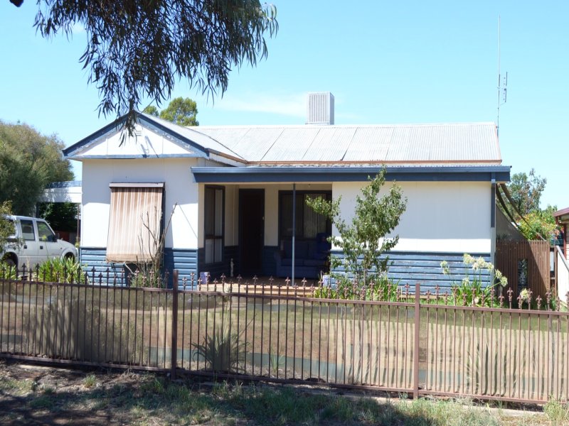 131 Vesper Street, Temora, NSW 2666 Property Details