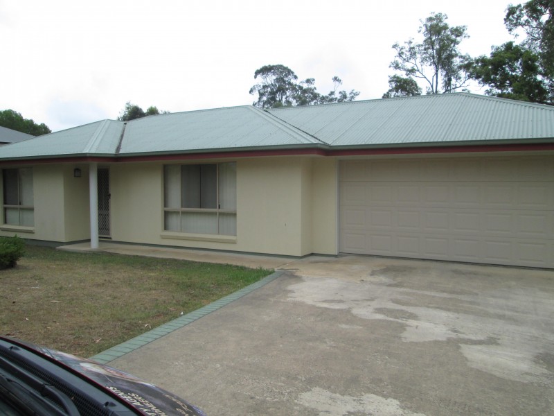 3 Oxford Court, Southside, Qld 4570