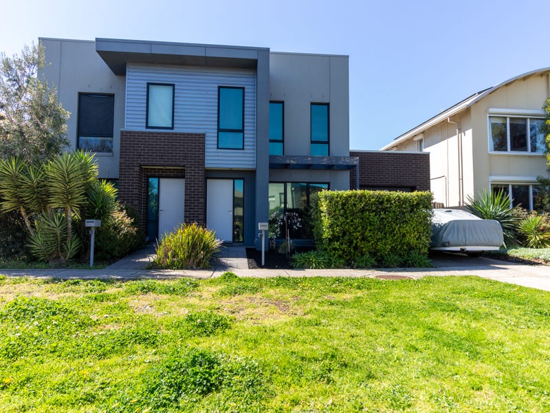 18 Dresden Drive, Waterways, VIC 3195