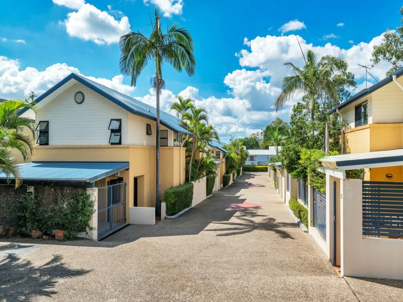 2/122 Central Avenue, Indooroopilly, QLD 4068