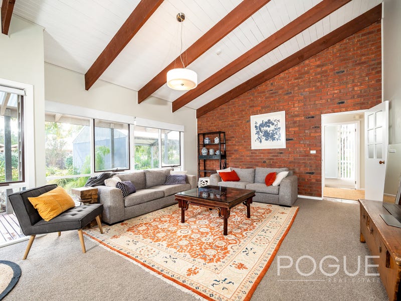 9 Bridge Road, Toolamba, Vic 3614 Property Details