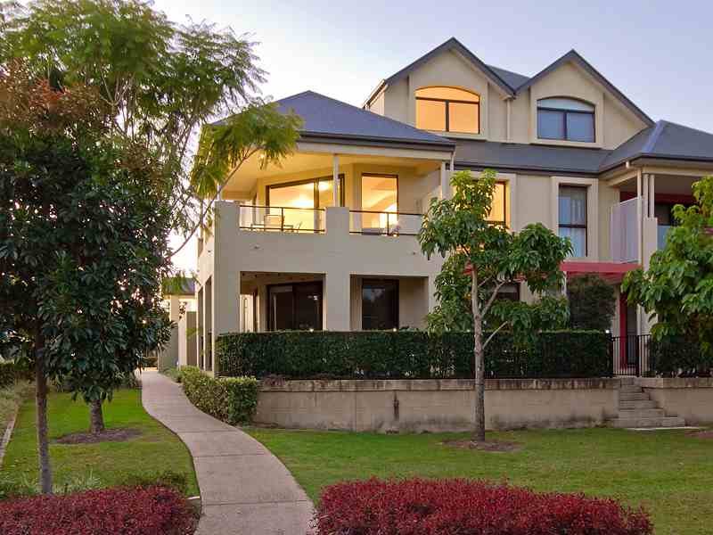 2094/1 The Vistas Drive, Emerald Lakes, Carrara, Qld 4211 Property