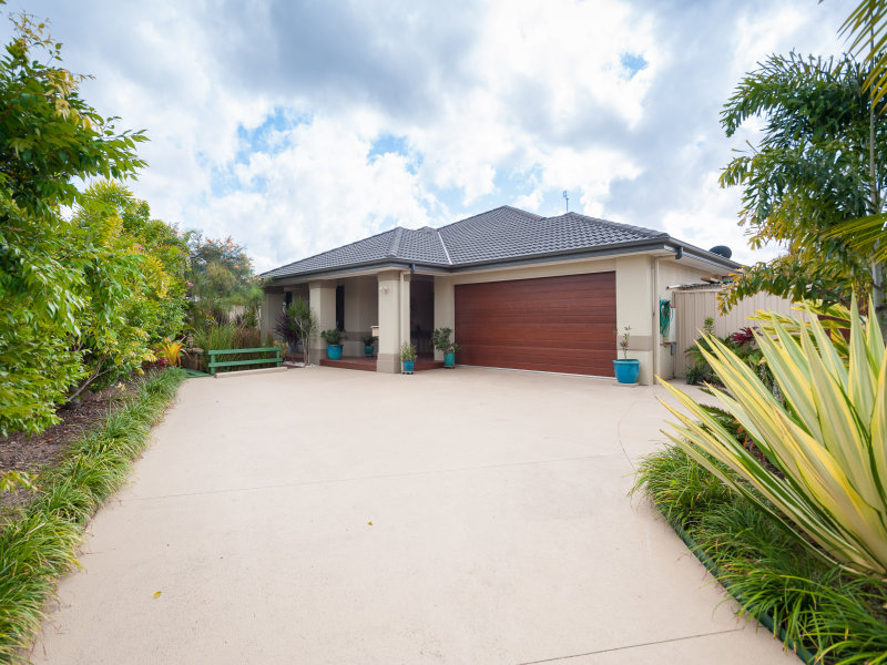 6 Maddock Avenue, Mooloolah Valley, QLD 4553