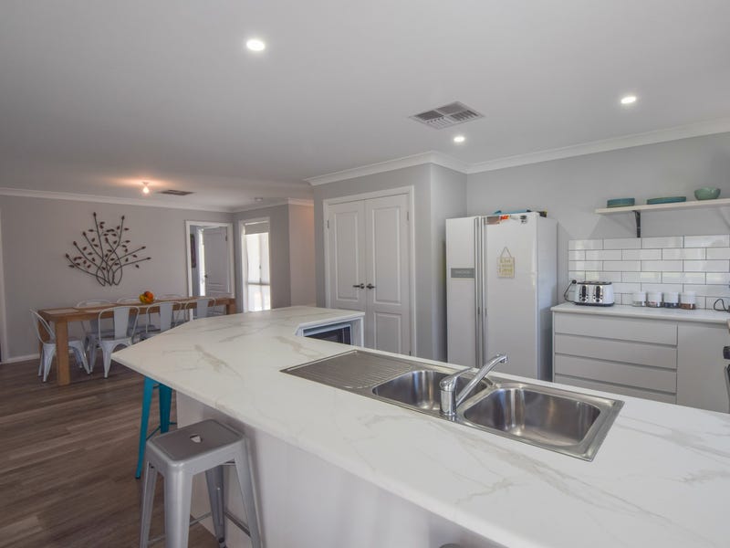 8 Briggs Street, Young, NSW 2594 Property Details