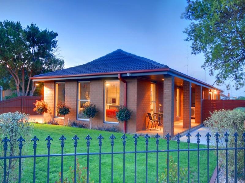 2 College Street, Wendouree, Vic 3355 Property Details