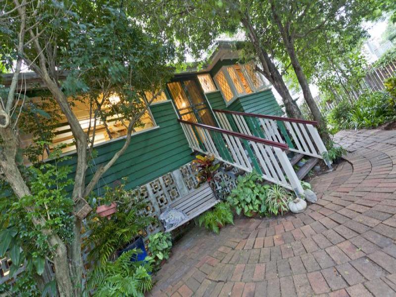 28 Carlton Tce, Wynnum, Qld 4178 Property Details