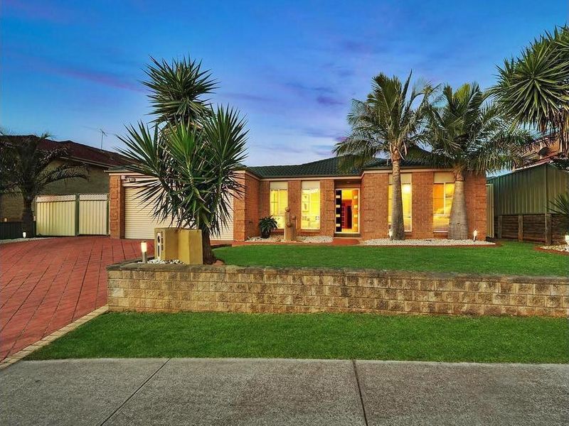 100 Greenway Drive, West Hoxton, NSW 2171