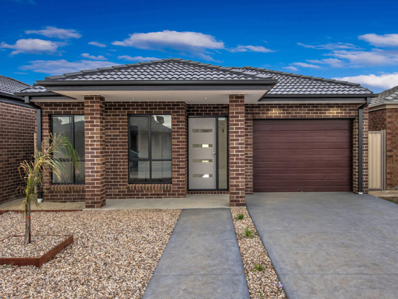 2/15 Skipton Street, Kurunjang, Vic 3337 Property Details
