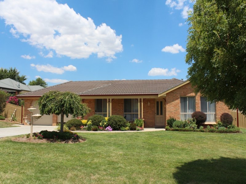 13 Hassall Grove, Bathurst, NSW 2795 Property Details