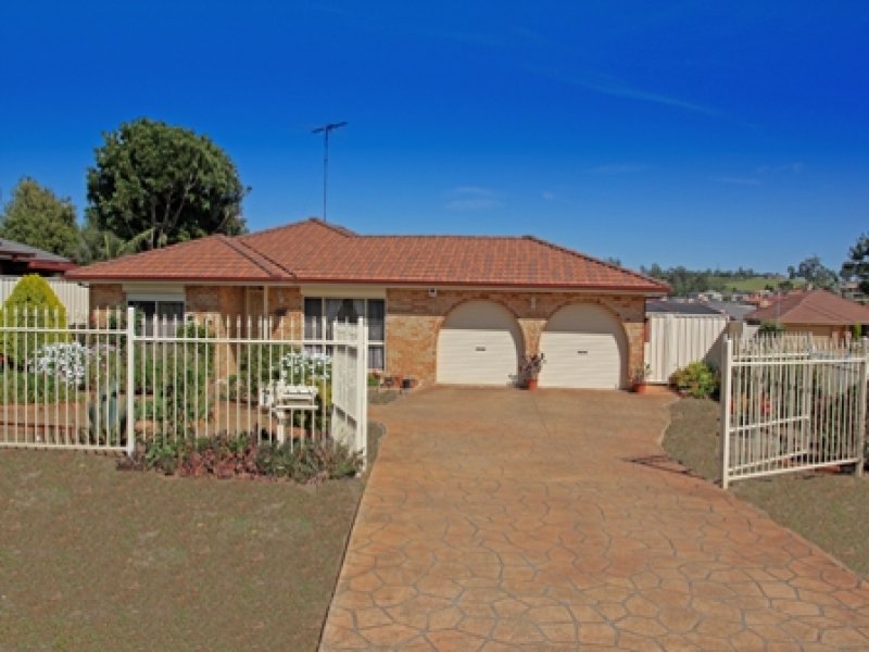 2 Titania Place, Rosemeadow, NSW 2560 Property Details