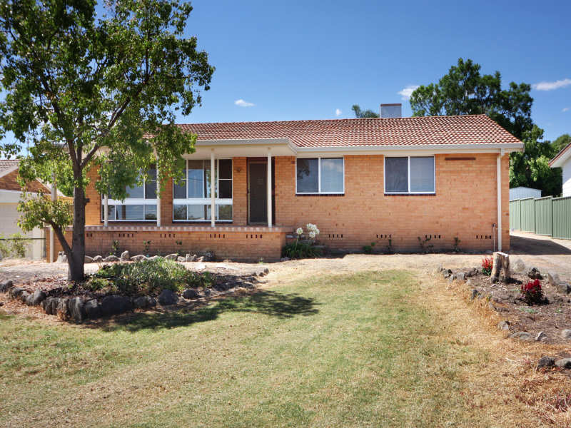 7 Pine Street, Kootingal, NSW 2352 Property Details