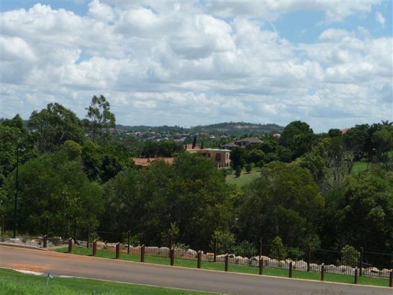 35 Empress Drive, Carindale, QLD 4152