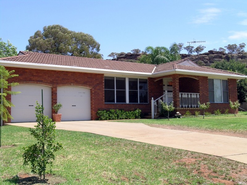 5 Holmes Crescent, Griffith, NSW 2680 Property Details