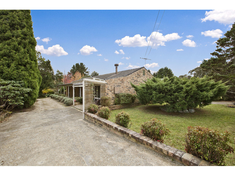 11 Chester Road, Wentworth Falls, NSW 2782