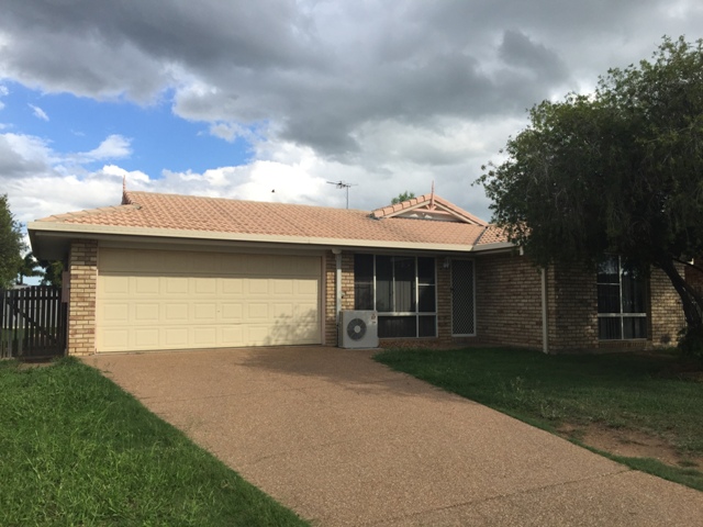 25 Jeppesen Drive Emerald Qld 4720 Realestate Com Au