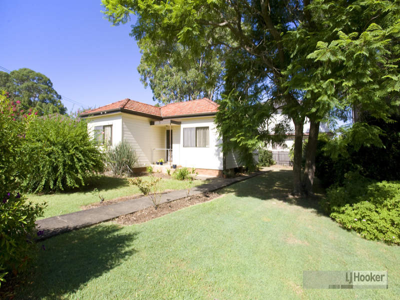 1 Linden Street, Toongabbie, NSW 2146 Property Details