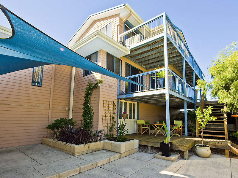 16 Crystaluna Drive, Golden Bay, WA 6174