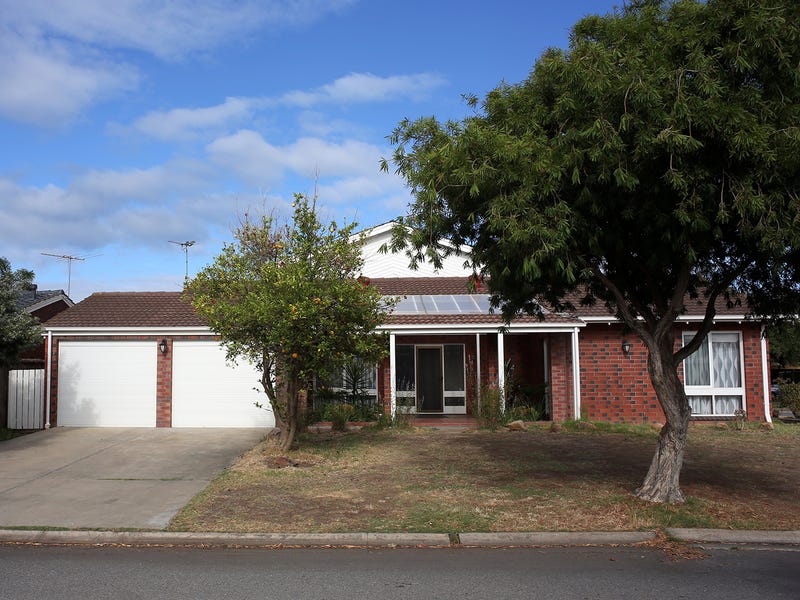 15 St Andrews Way, West Lakes, SA 5021