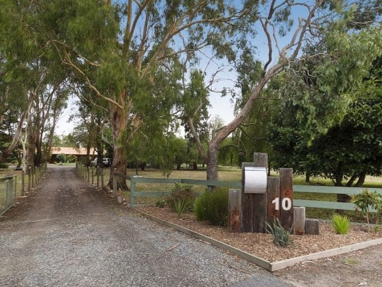 10 Cross Road, Devon Meadows, VIC 3977
