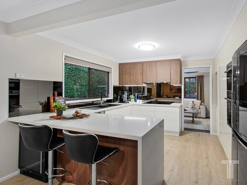 1 Raymore Court, Carindale, Qld 4152 Property Details