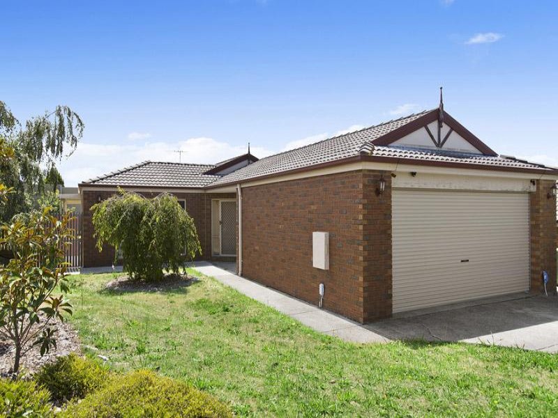 90 Earlsfield Drive, Berwick, VIC 3806