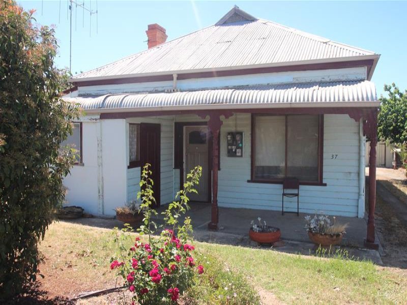 37 Dean Street, Tocumwal, NSW 2714