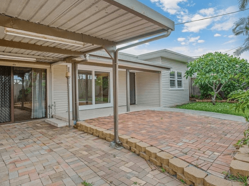 102 Central Street, Labrador, QLD 4215