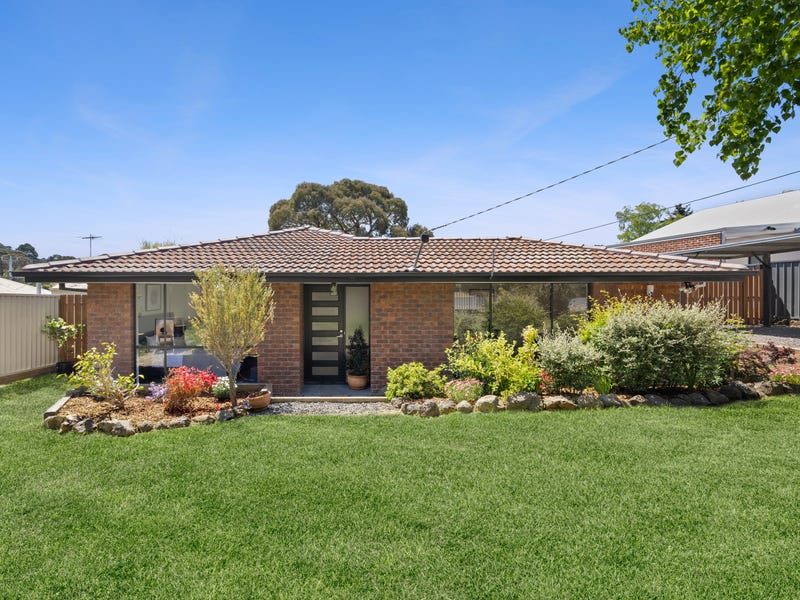 1 Rodney Drive, Woodend, Vic 3442 House for Sale