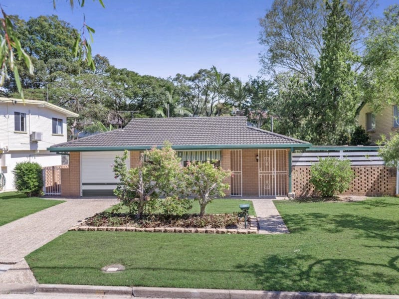 26 Redgrave Street, Stafford Heights, QLD 4053