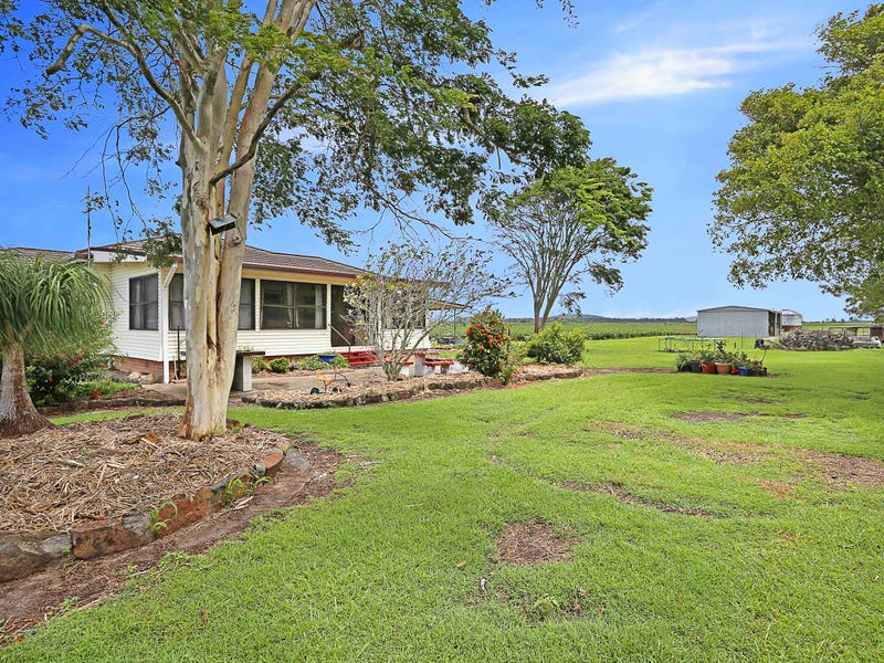136 Middle Road, Palmers Island, NSW 2463