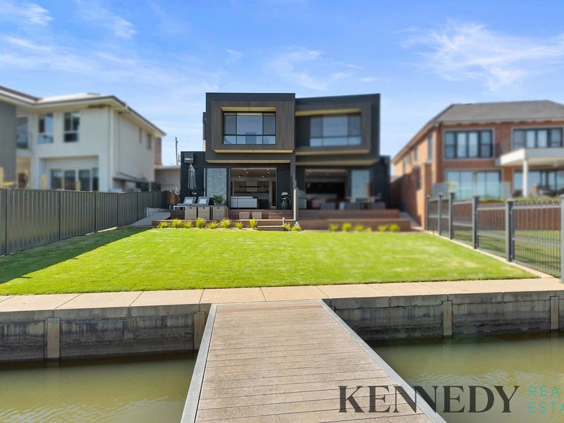 1/12 Irvine Parade, Yarrawonga, Vic 3730 Townhouse for Sale