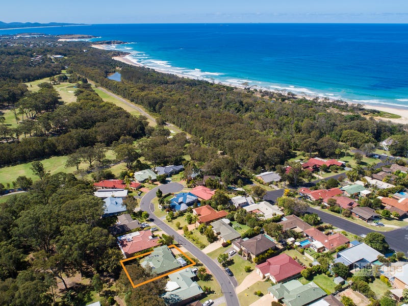7 Ocean Links Close, Safety Beach, NSW 2456
