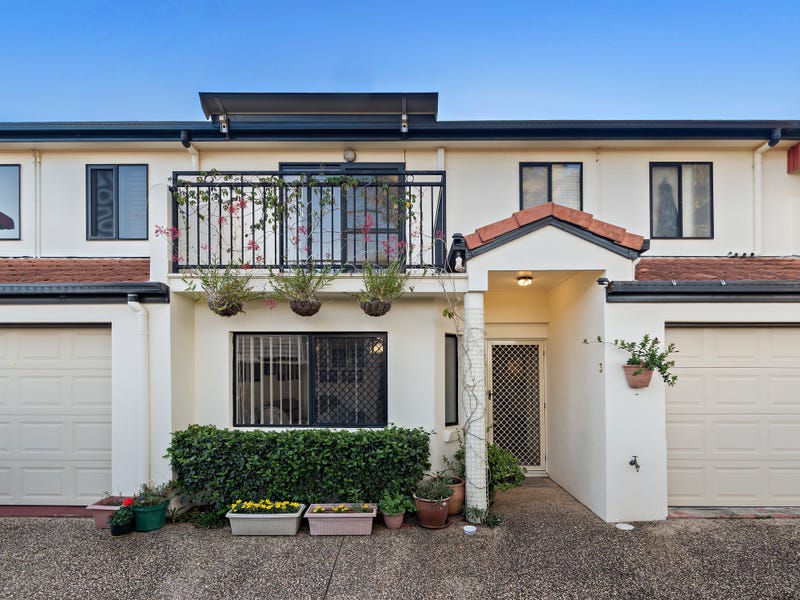 Townhouses for Sale in Scarborough, QLD 4020