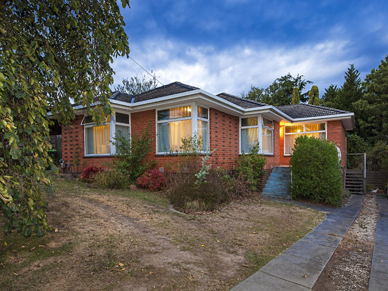 34 Pinehills Drive, Greensborough, Vic 3088 Property Details