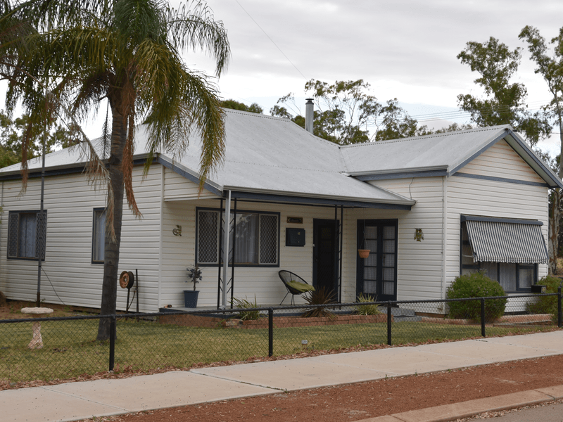 33 McLennan Street, Quairading, WA 6383 Property Details