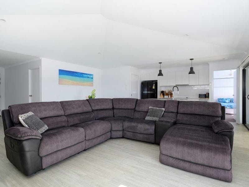 8 Sunburst Place, Southside, QLD 4570