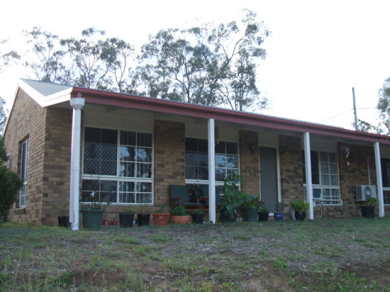 215 Lakes Drive, Laidley Heights, Qld 4341