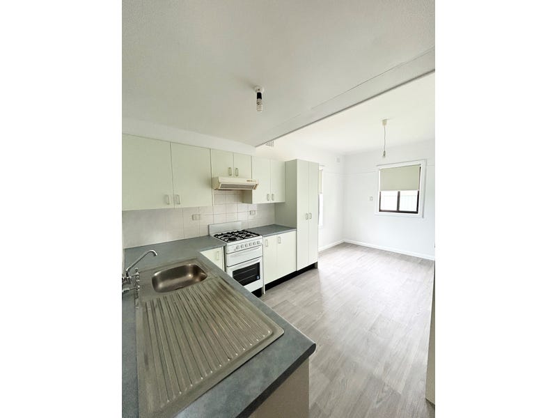 8 Hoskins Avenue, Warrawong, NSW 2502