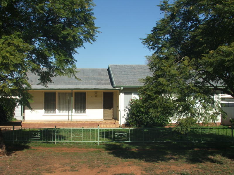 19 Orange Street, Parkes, NSW 2870