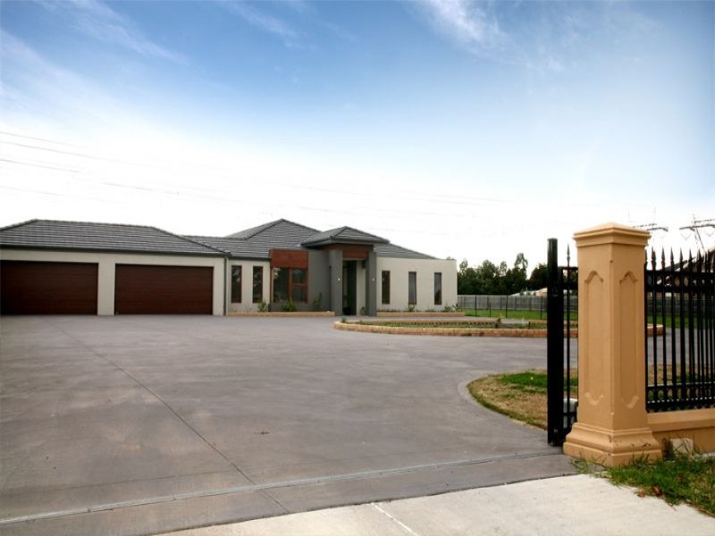 4 The Grove, Hampton Park, VIC 3976