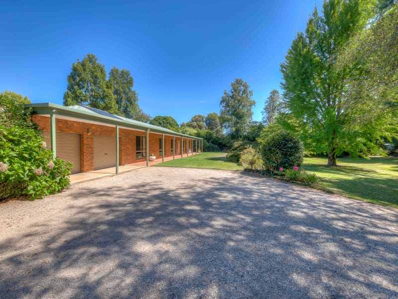 7678 Station Street, Porepunkah, Vic 3740 House for Sale