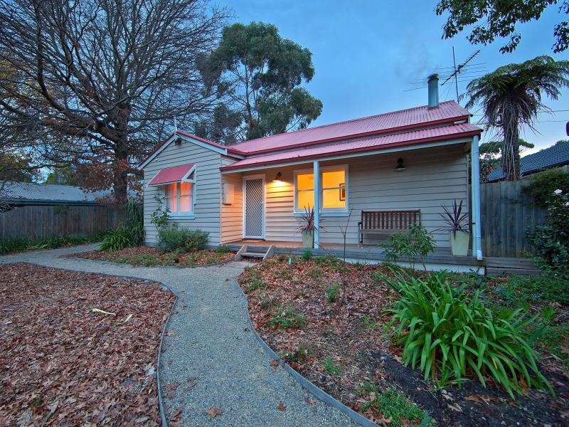 18 Gairloch Drive, Frankston, Vic 3199 Property Details