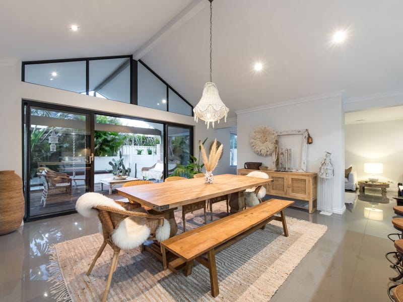 107 Kingsway, Madeley, WA 6065 Property Details