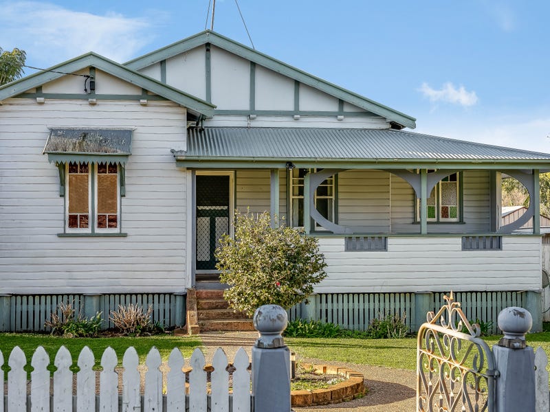 11 Charles Street, Newtown, QLD 4350