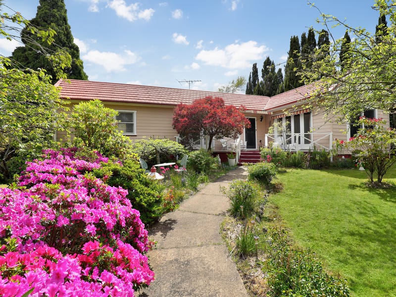 16 Valley Road, Wentworth Falls, NSW 2782