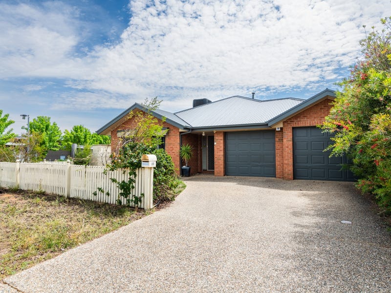 44 Stonehaven Circuit, Queanbeyan, NSW 2620 House for Sale