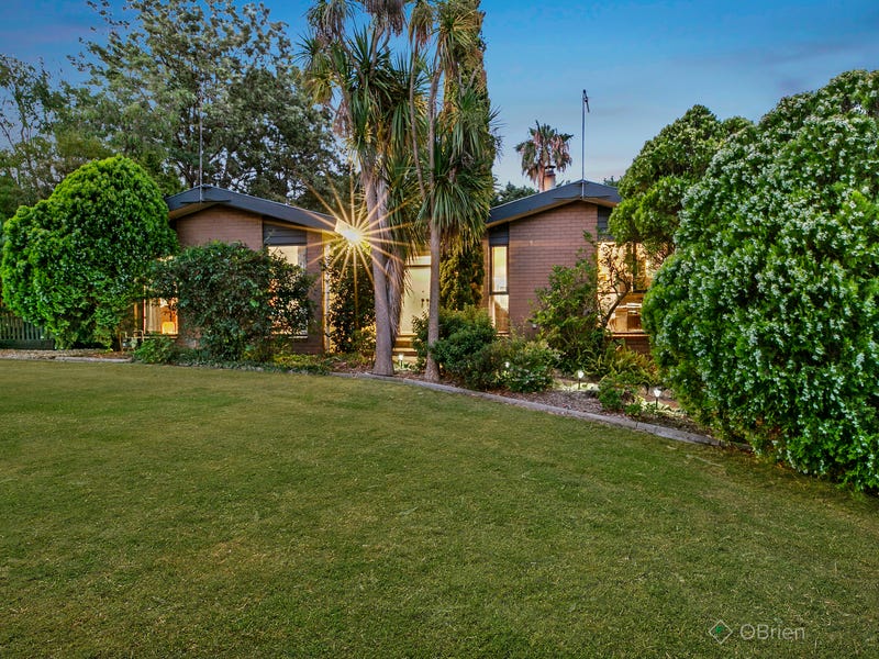 8 Oatlands Road, Narre Warren North, VIC 3804