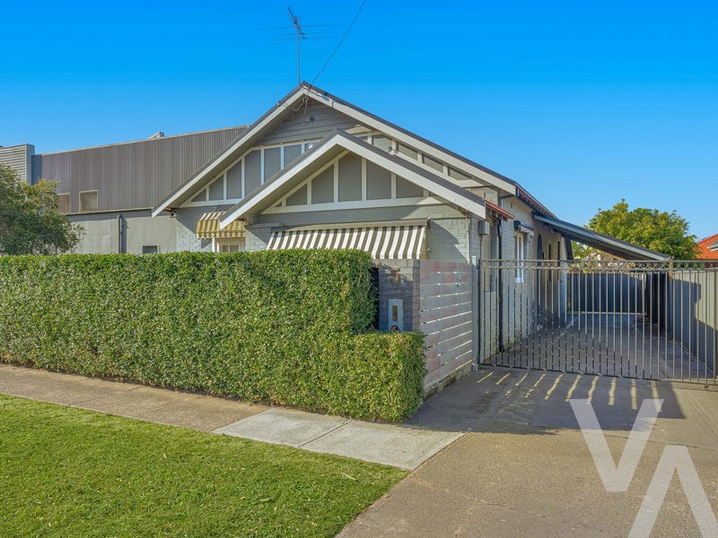 5 Stewart Avenue, Hamilton East, NSW 2303