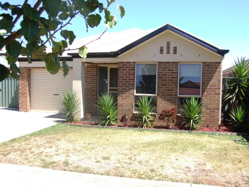 14 Taunton Place, Lake Gardens, VIC 3355