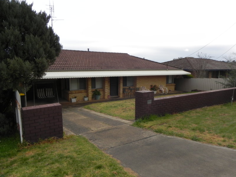 17 Templemore Street, Young, NSW 2594